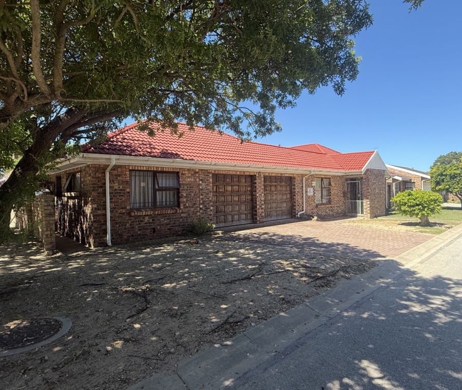 6 Bedroom Property for Sale in Summerstrand Eastern Cape